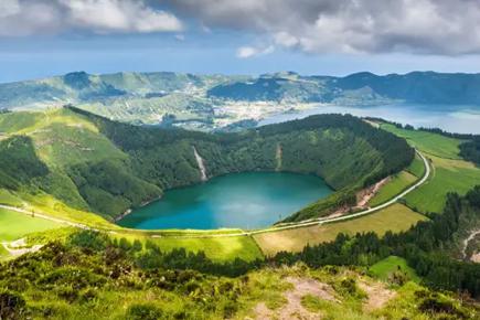essencias-da-ilha-de-sao-miguel-4-dias-saidas-do-porto-fim-de-ano-c_0.jpg
